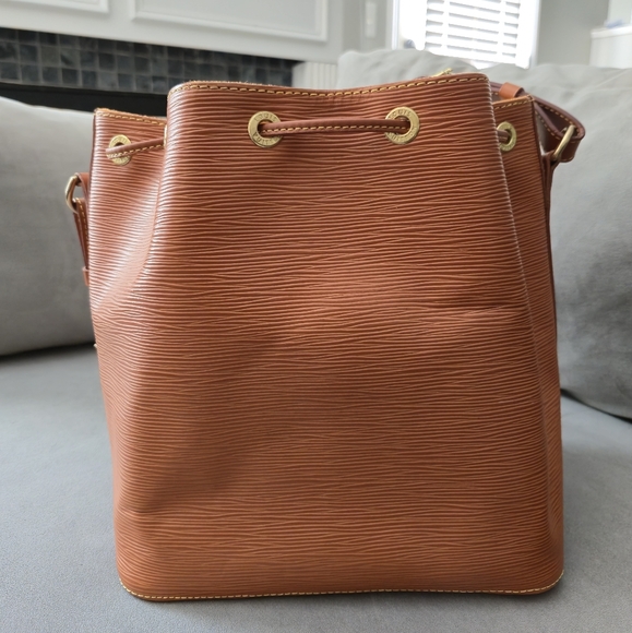 Louis Vuitton Epi Petit Noe in Cipango - Picture 4 of 13